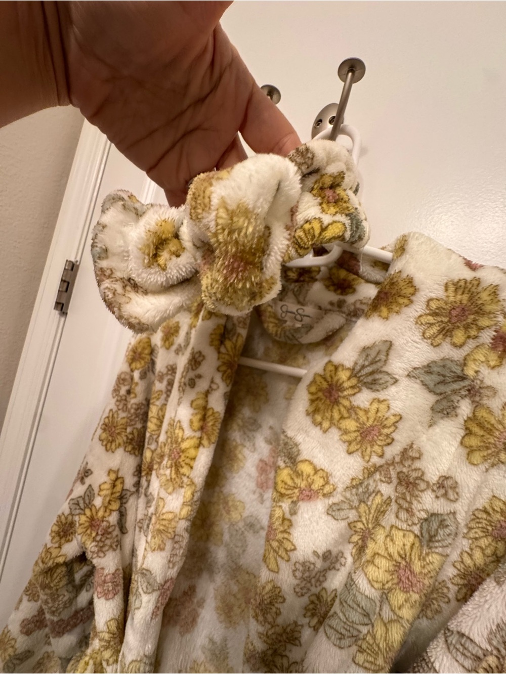 Jessica Simpson Girls Floral Robe in White and Mustard Yellow - Picture 4 of 5